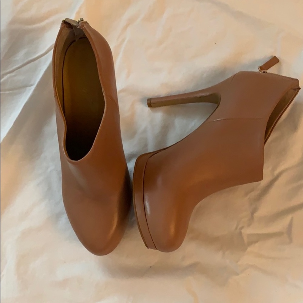 Nine West Nude heals